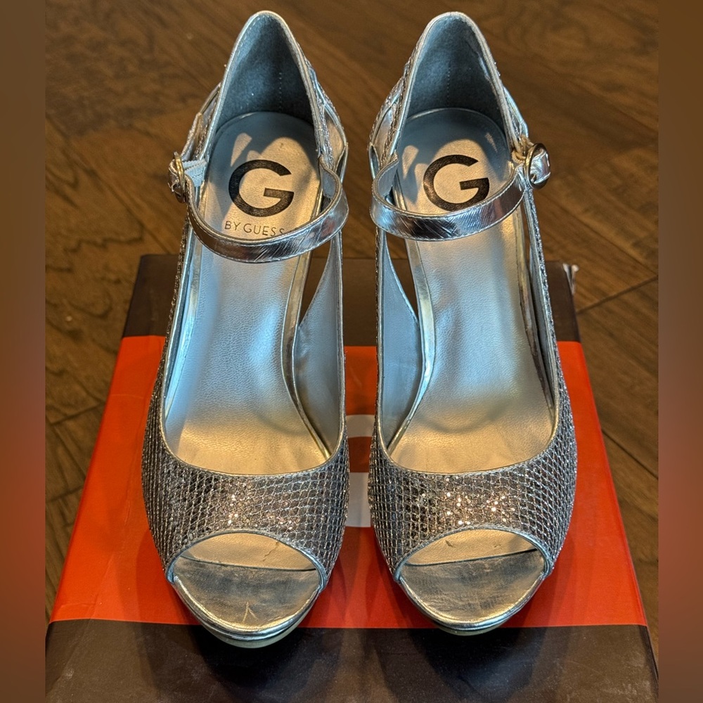Guess Heels - Picture 2 of 8